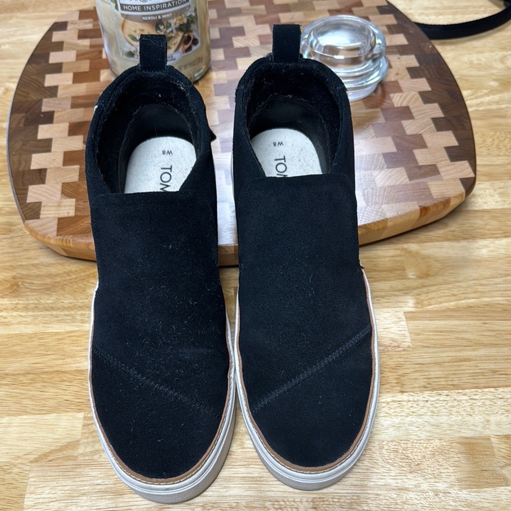 Women’s Toms Black Shoed - Picture 2 of 8